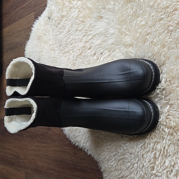 Hunter Black and Gray Winter Boots - Picture 2 of 16